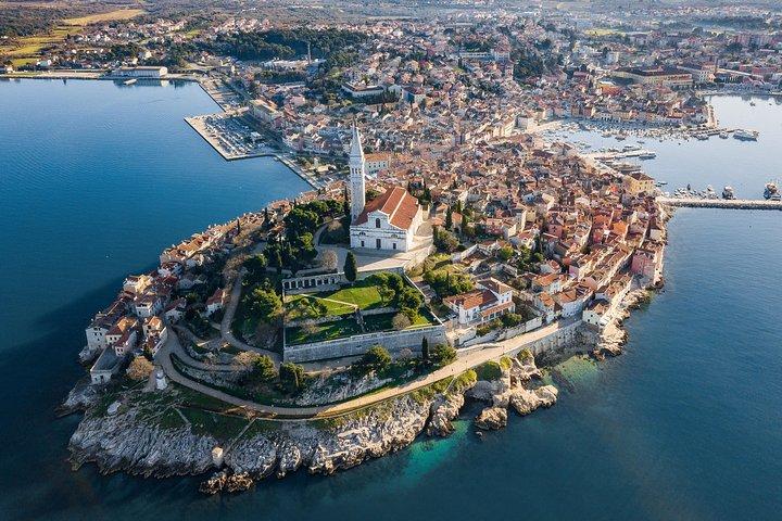 Gita giornaliera privata a Rovigno e Parenzo con degustazione di vini inclusa da Pola