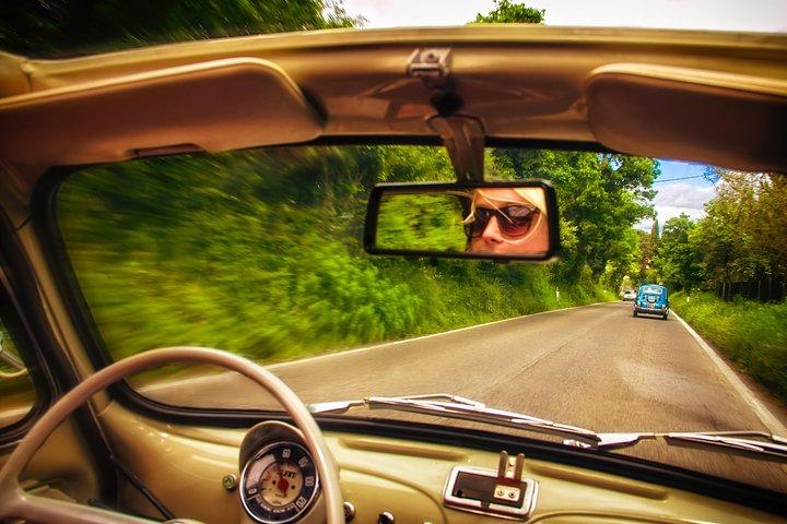 Kør selv Vintage Fiat 500 Tour: Gourmetfrokost og vinsmagning