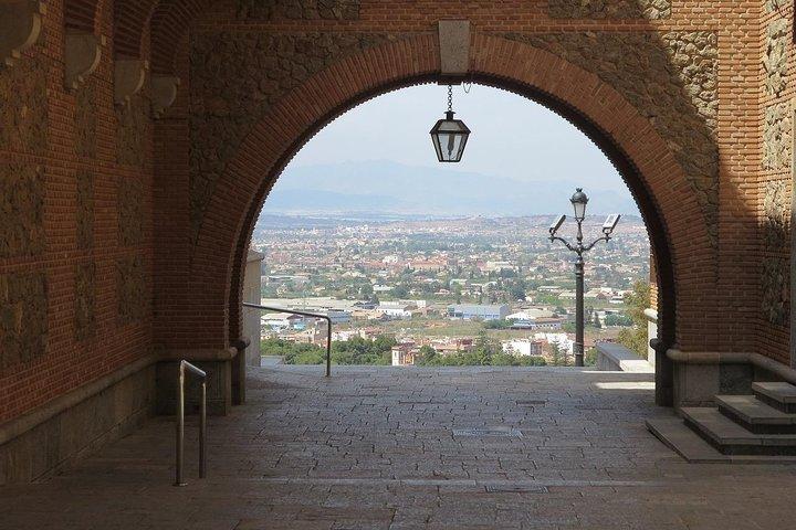 Montserrat y Monasterio De Poblet -Grupo reducido recogida hotel desde Barcelona