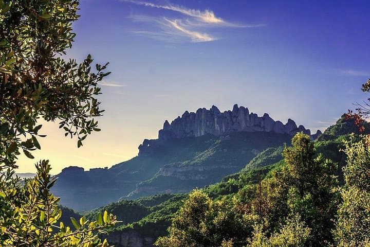 Montserrat wine tasting & Sitges -Reduced group hotel pick up from Barcelona