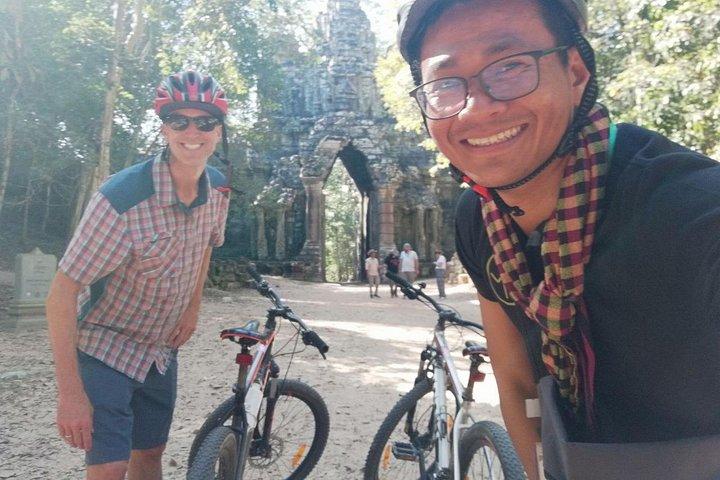 アンコール遺跡群へのプライベート自転車ツアー