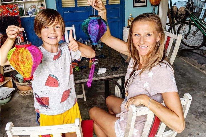 Clase de fabricación de linternas en el casco antiguo de Hoi An