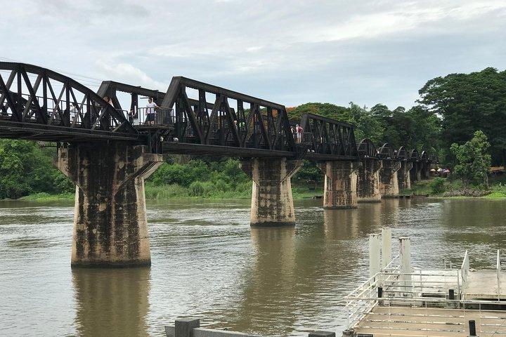 Kanchanaburi histórico: Tren, barco y Skywalk + almuerzo desde Bangkok