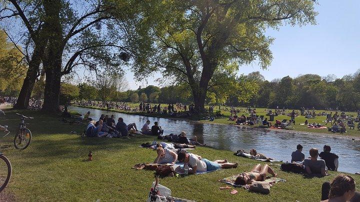 プラハからミュンヘンへの景色の良い移動、ピルゼンビール工場で2時間