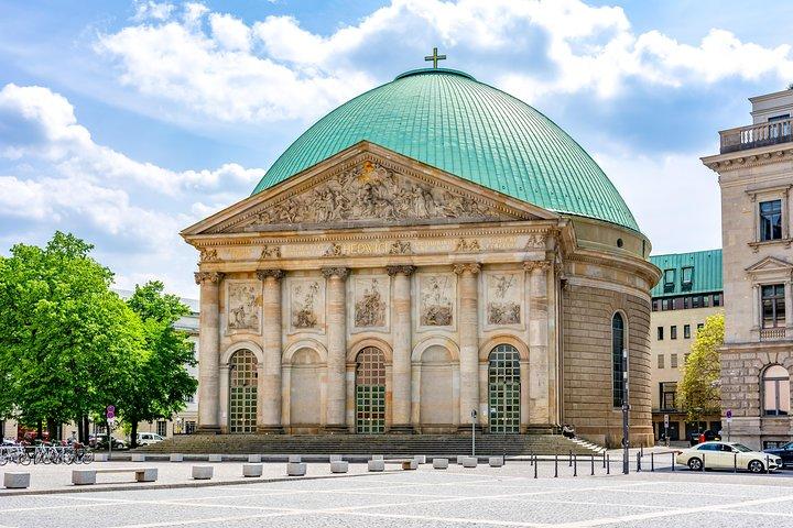 Highlights of Berlin Walking Tour incl. Brandeburg Gate