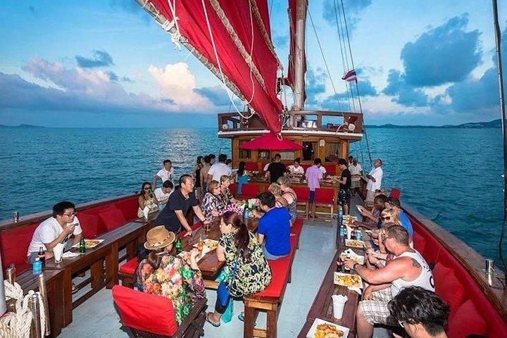 Crucero con cena al atardecer desde Koh Samui con traslado