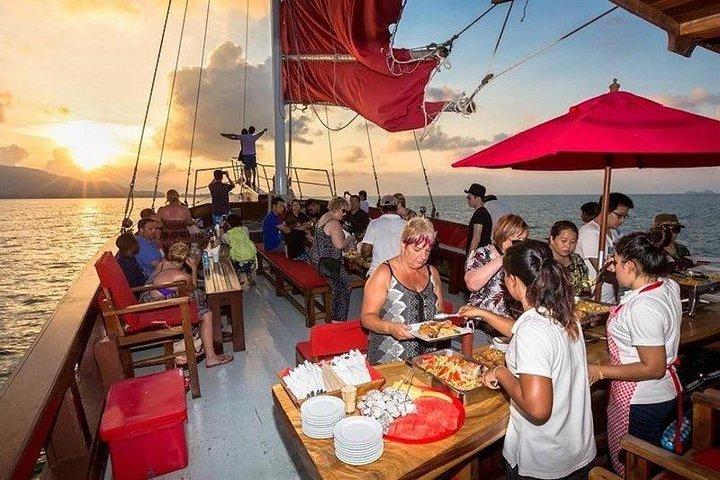 Crucero con cena al atardecer desde Koh Samui con traslado