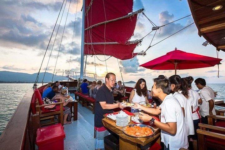 Crucero con cena al atardecer desde Koh Samui con traslado