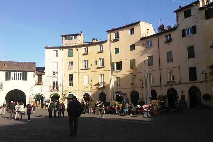 2-Hours Relax Walking Tour Through Lucca