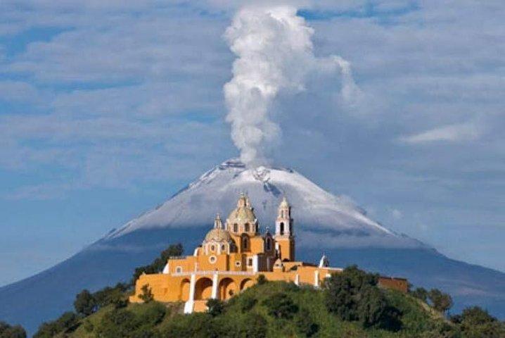 Cholula-Pyramide und ihre Kirchen Puebla