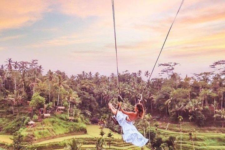 Bali : ウブドのバリスイングとブルーラグーンシュノーケリングが融合