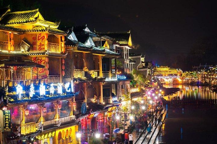 1,5 Tage Hochgeschwindigkeits-Schienenfahrt nach Furong Stadt und Fenghuang