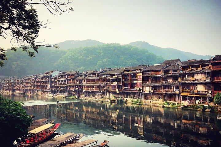 1,5 Tage Hochgeschwindigkeits-Schienenfahrt nach Furong Stadt und Fenghuang