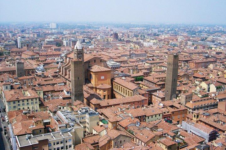 Best walking tour of Bologna