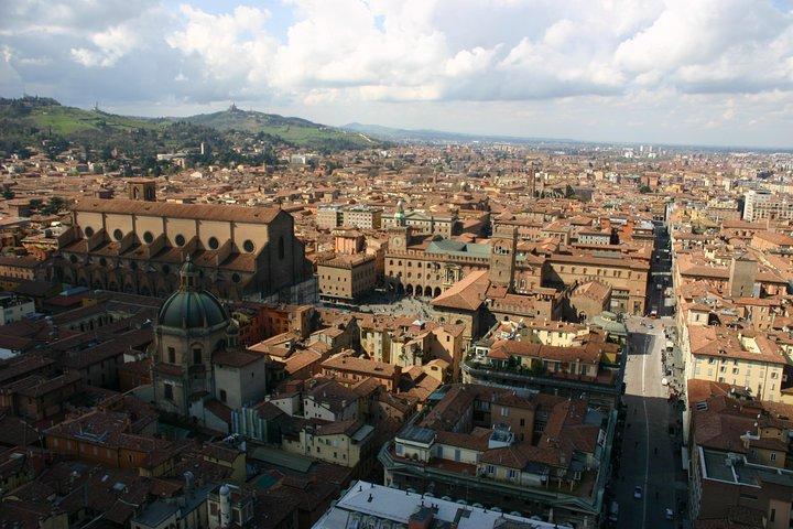Best walking tour of Bologna