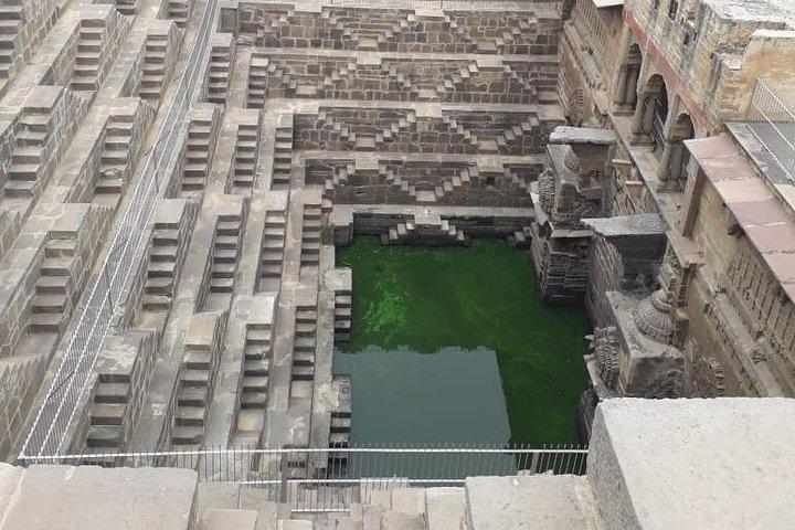 Tour privato di Abhaneri di un'intera giornata da Jaipur con pick up