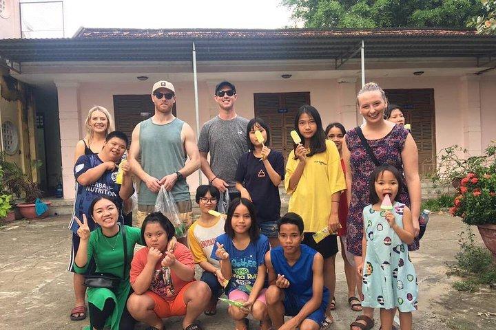 Helping Hand Food Tour con visitar el orfanato Hoi An