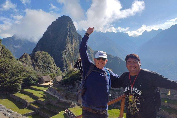 Lares Trek to Machu Picchu, com acesso exclusivo à piscina e sauna