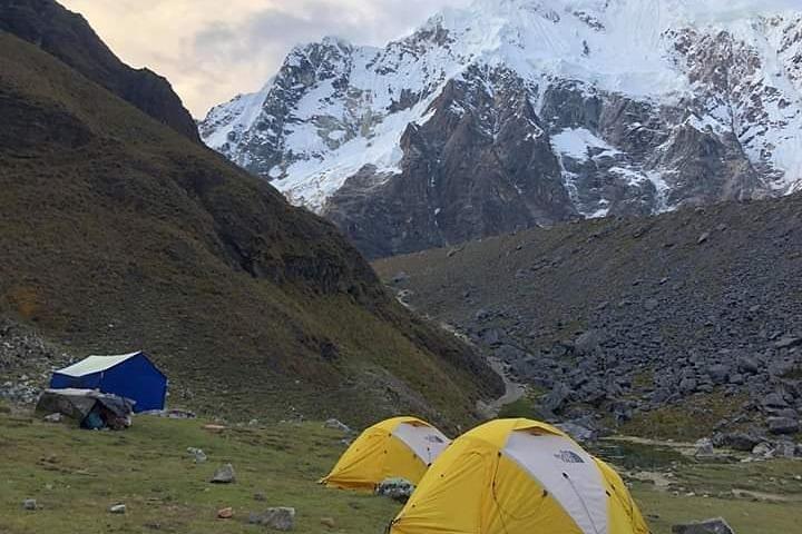 Lares Trek to Machu Picchu, com acesso exclusivo à piscina e sauna