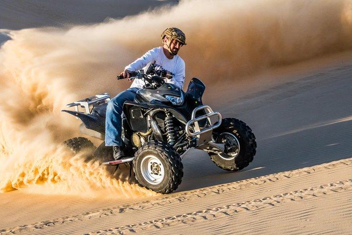 Safari serale nel deserto di Dubai con quad e cena ATV