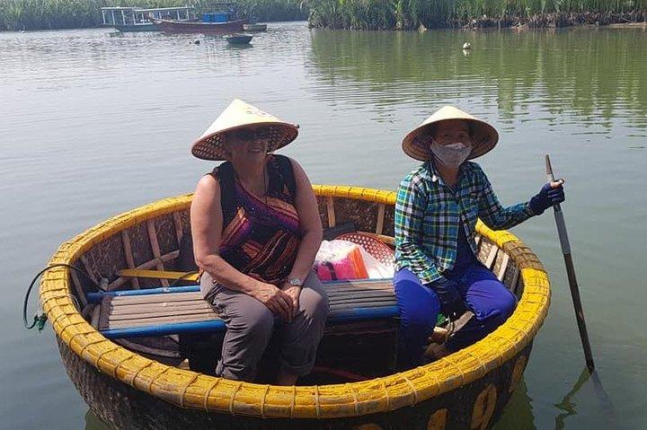 Kleine groep Shore Excursion to Row Basket Boat - Hoi An Ancient City - Foot Bath