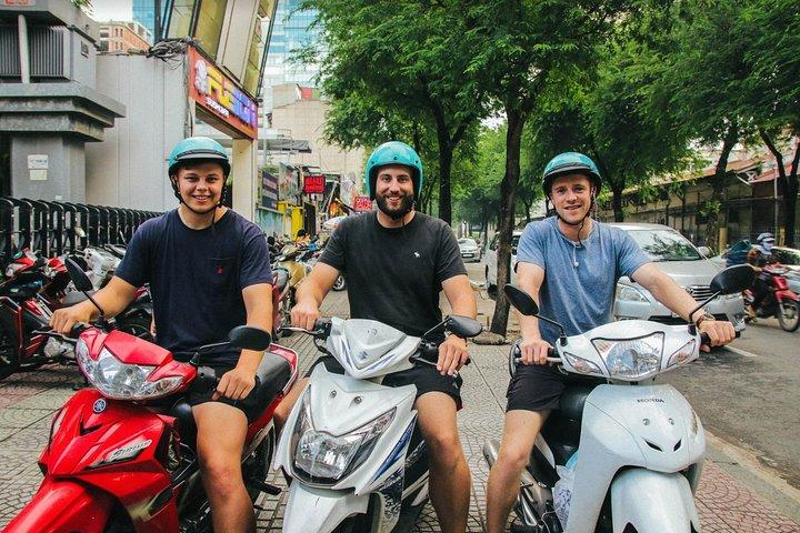 Saigon invisible et les points forts de la ville sur un scooter