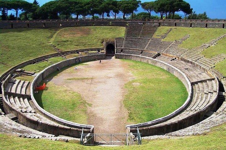 Explore Pompeii & Hike Vesuvius – All-Inclusive Day Tour