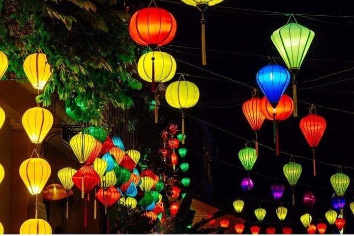 Hoi An Food Trail de noche con paseo en barco