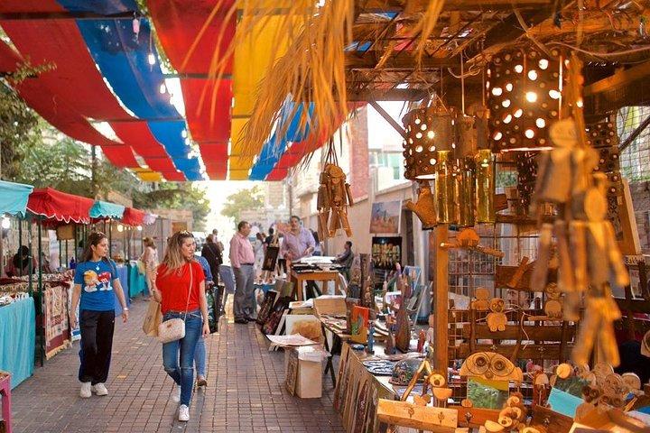 Descubra as joias escondidas da rua Rainbow de Amã em um tour de áudio autoguiado