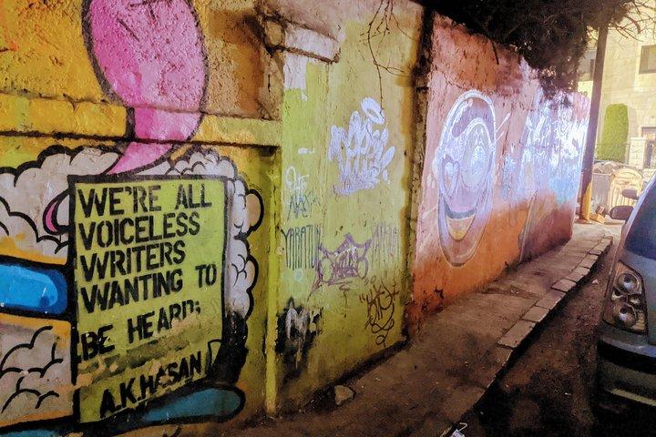 Descubra as joias escondidas da rua Rainbow de Amã em um tour de áudio autoguiado