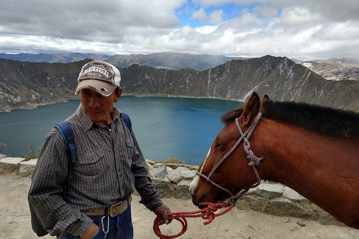 Quilotoa Crater Lake Private Tagestour: Trekking, Markt, Kunst und Lamas