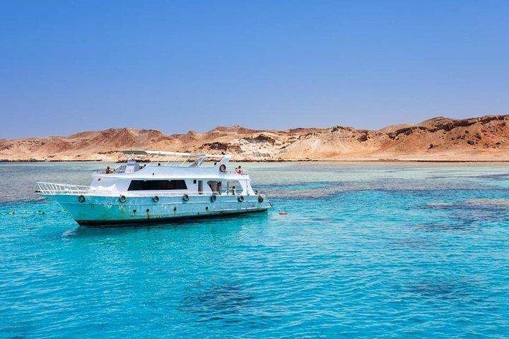 Avventura di snorkeling di un'intera giornata nell'isola di Tiran in barca