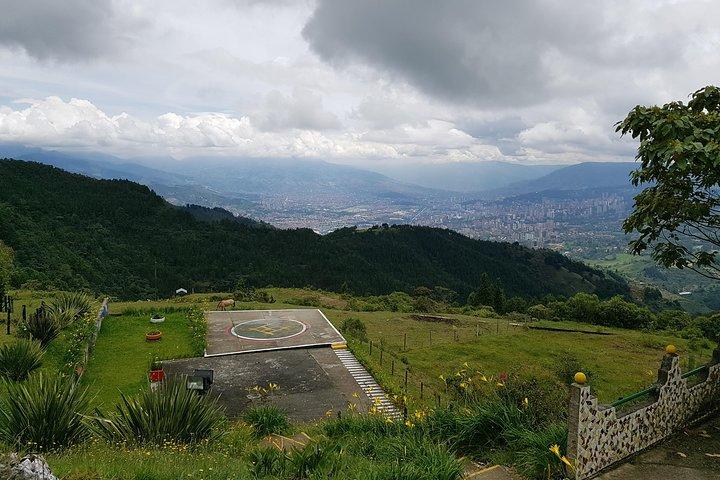Beste Pablo Escobar Godfather Tour mit La Catedral Gefängnis und Comuna 13