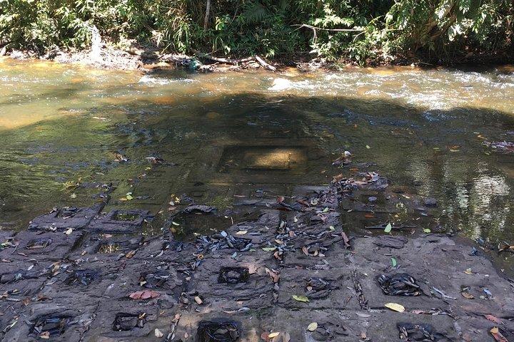 Kulen Waterfall og Banteay Srei Off Beaten Track