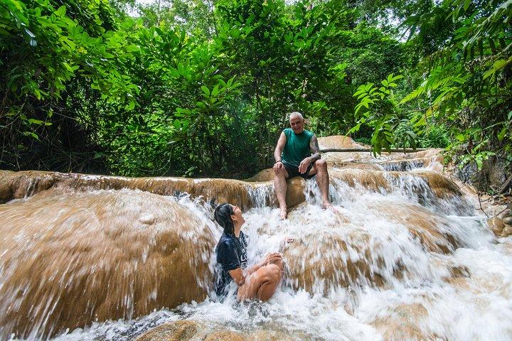Bestig Sticky Waterfall Like a Spiderman