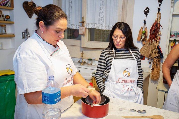 リオマッジョーレ : チェザリーヌによる地元の家庭でのパスタ＆ティラミス教室
