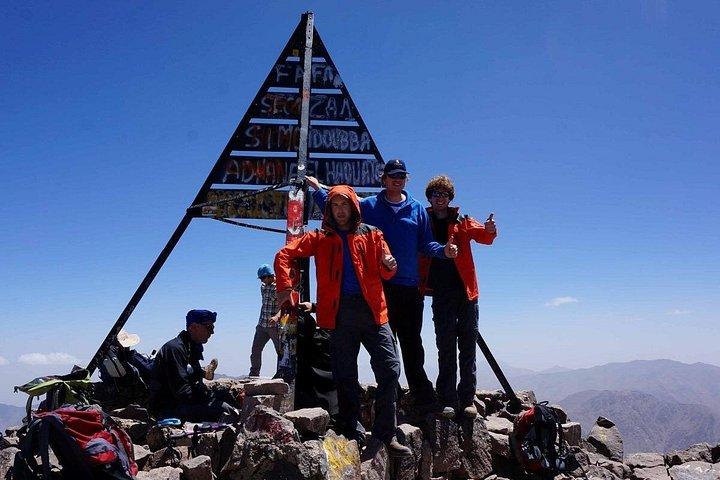 アトラス山脈でのプライベートガイド付きトゥーブカルトレッキング3日間