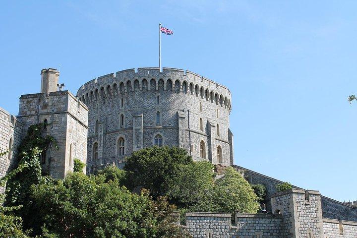 Escale à Windsor depuis LHR: visite privée d'un véhicule de luxe exécutif