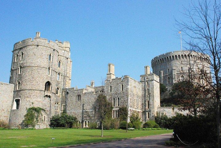 Escale à Windsor depuis LHR: visite privée d'un véhicule de luxe exécutif