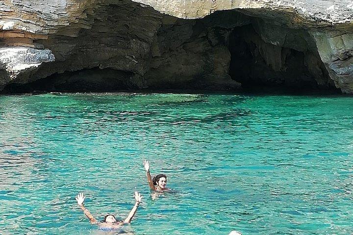 オルティージャ島、海の洞窟、ピリリーナ島のボート ツアー、シュノーケリング