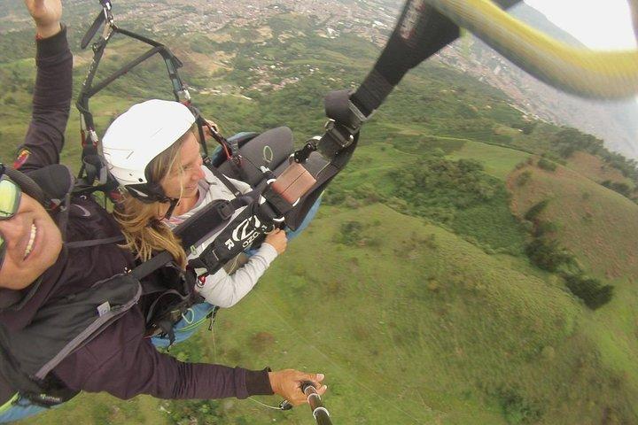 Medellín Paragliding Experience + transportation (Medellín)