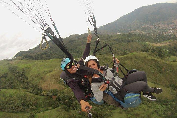 Medellín Paragliding Experience + transport (Medellín)