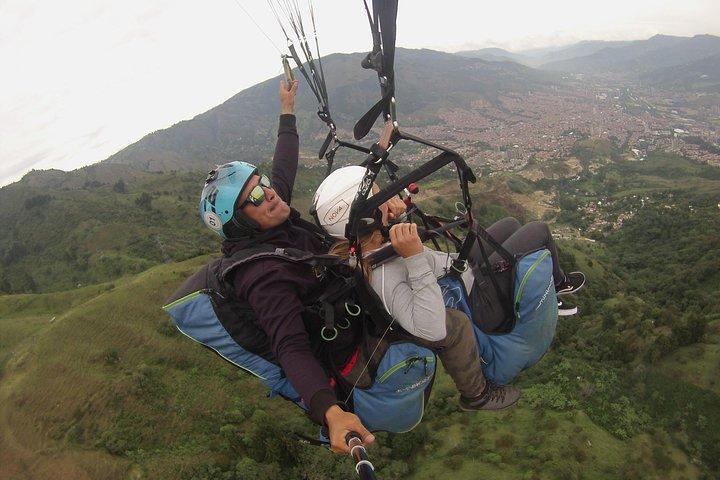 Medellín Paragliding Experience + transport (Medellín)
