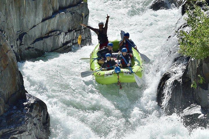 Hele dag wildwaterraften op Middle Fork vanuit Auburn (klasse 3-4)