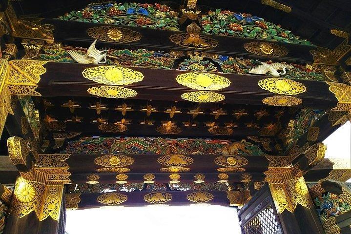 京都のサムライと芸者の街を巡るプライベートウォーキングツアー