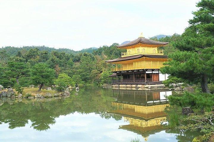 京都のサムライと芸者の街を巡るプライベートウォーキングツアー