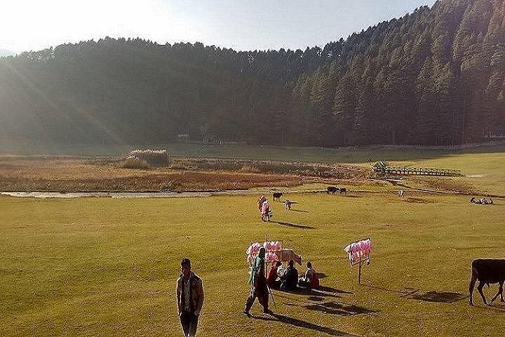 デリーからの5日間のKullu Manali Manikaran Volvoツアーパッケージ