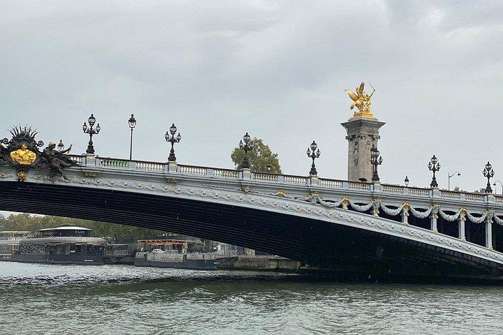 VIPパリ1日：モンマルトル、ルーブル、シテ島、クルーズ