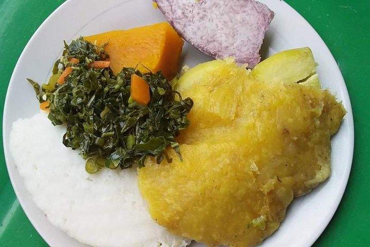 Kochen und Essen wie eine lokale Tour Kampala