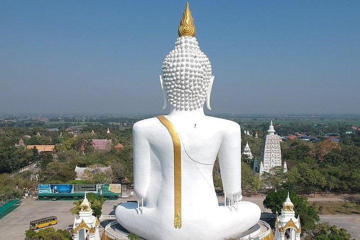 スパンブリーでのバンコクの地元の文化療法を超えたプライベートな目に見えないタイ
